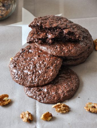 Flourless and fudgy chocolate walnut cookies