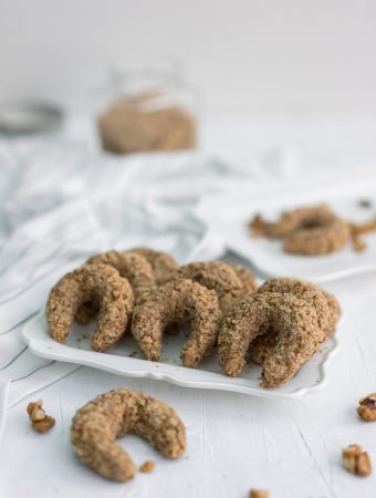 Crescent walnut cookies