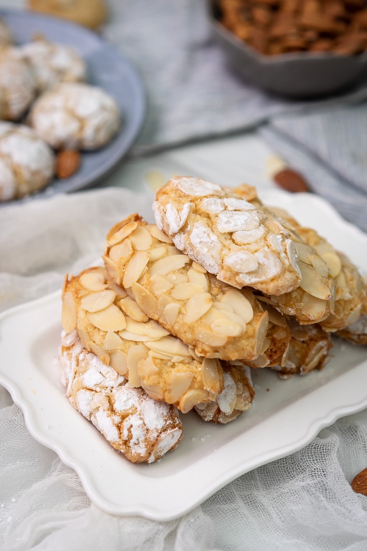 Easy Italian Amaretti Cookies Recipe 2024 - AtOnce